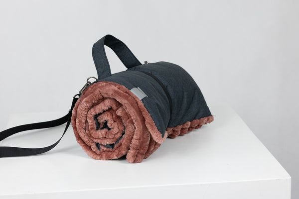 Graphite + pink or graphite Travel mat