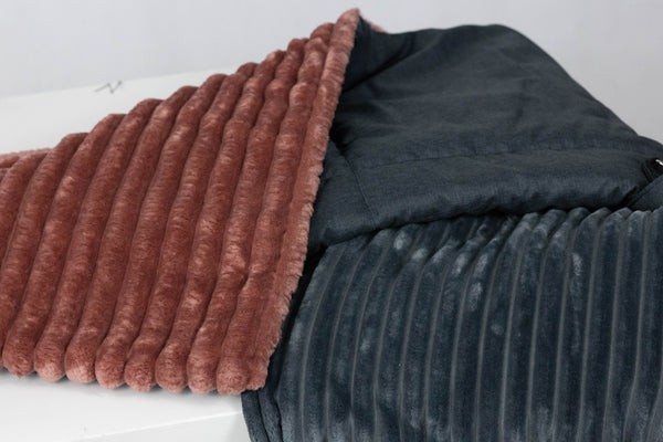 Graphite + pink or graphite Travel mat